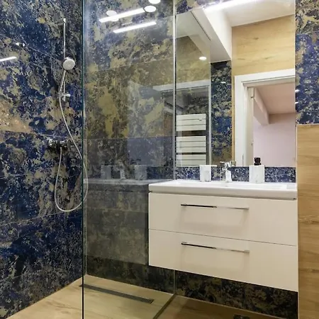 Elegant 2 Bedroom Retreat דירה בוקרשט