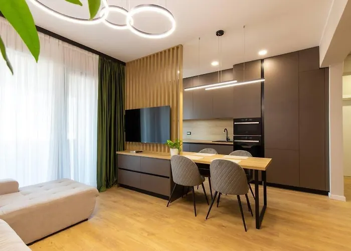Elegant 2 Bedroom Retreat * בוקרשט