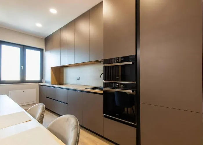 Elegant 2 Bedroom Retreat Apartment Bucharest