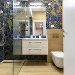 Elegant 2 Bedroom Retreat *